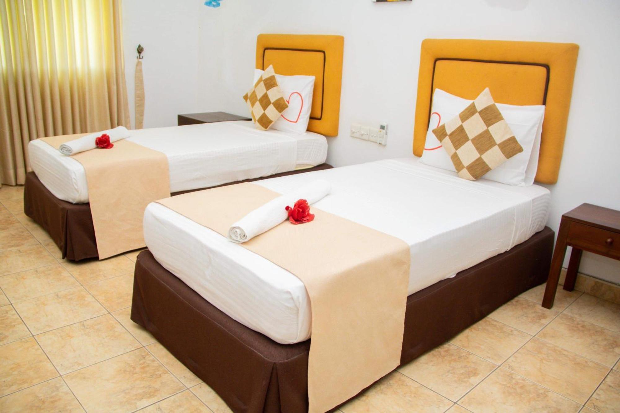 Yolanda Villa Negombo Esterno foto