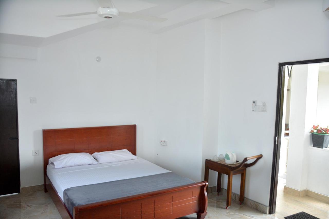 Yolanda Villa Negombo Esterno foto