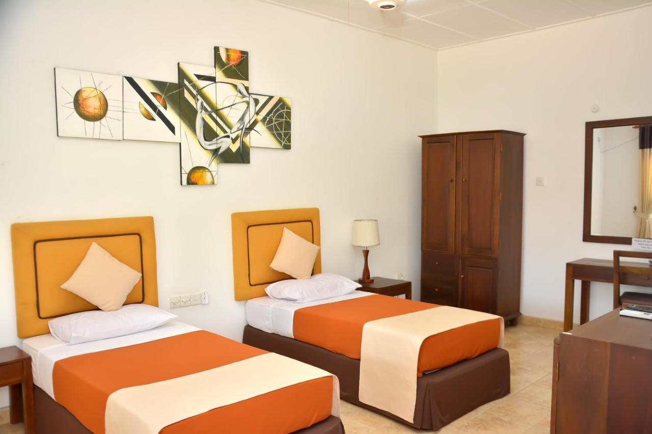 Yolanda Villa Negombo Esterno foto