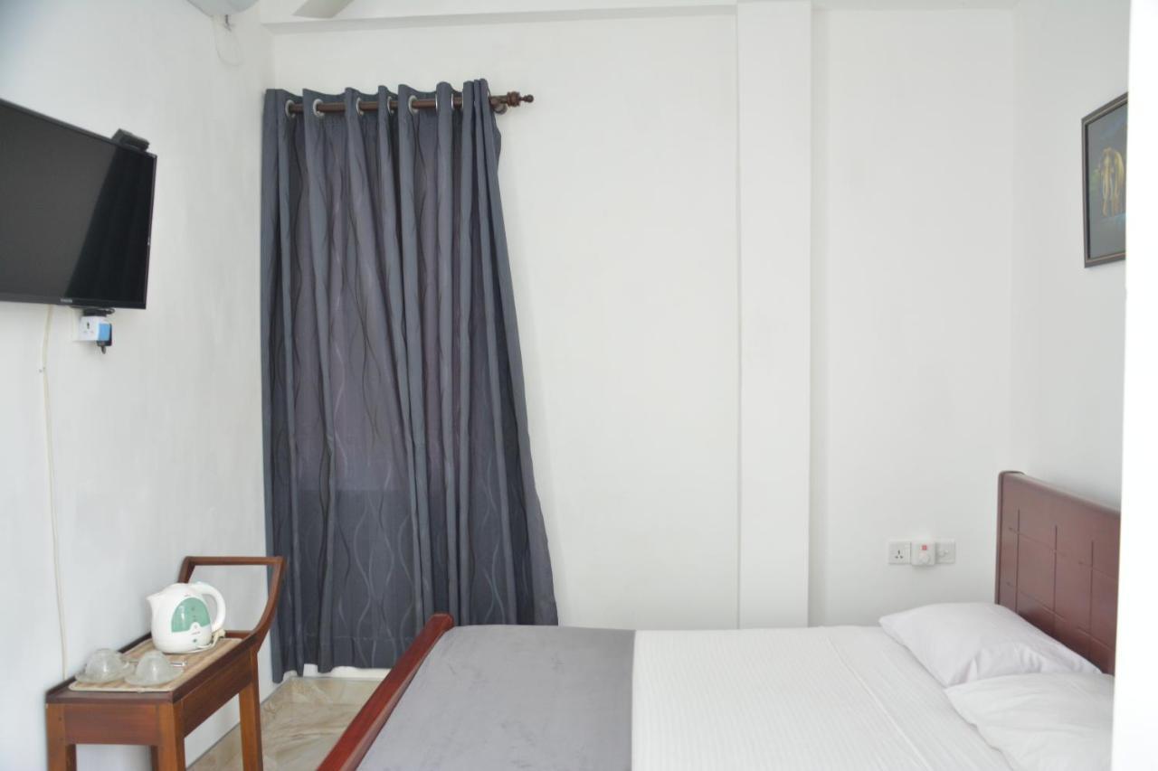 Yolanda Villa Negombo Esterno foto